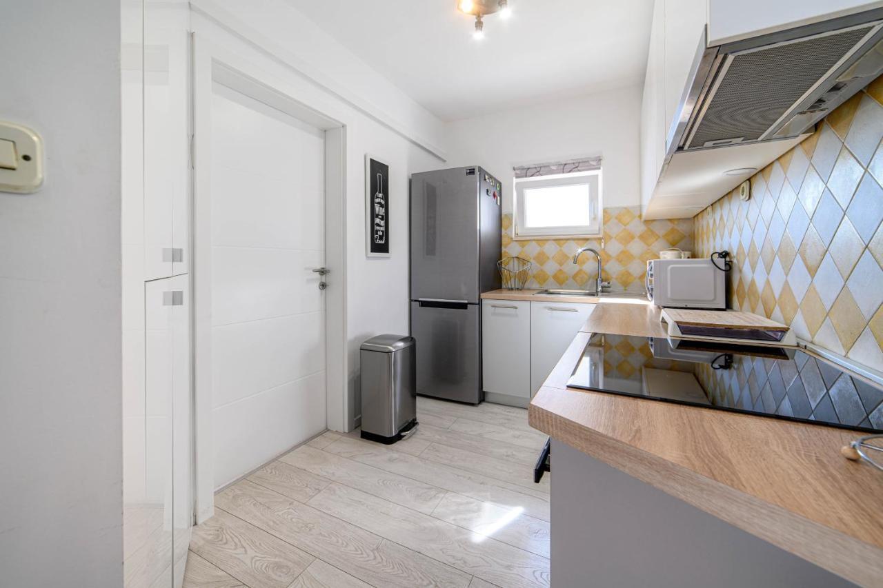 Apartment Seaside Zaboric Exterior photo